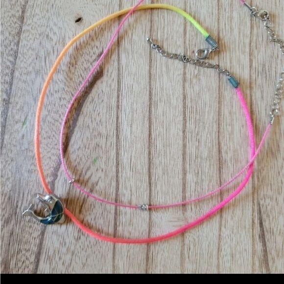 Girly fun neon dolphin pendant necklace tie dye - Picture 4 of 5